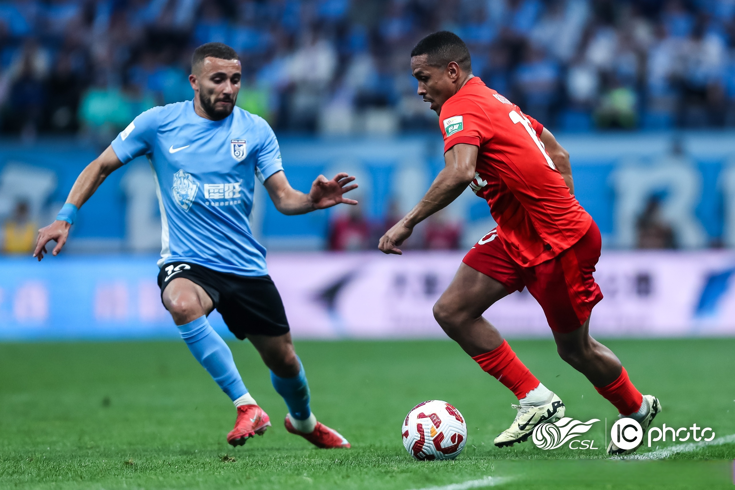 赛地聚焦：英超今夜热度飙升，山东男篮外线爆发，震撼外界，轮换策略成焦点 