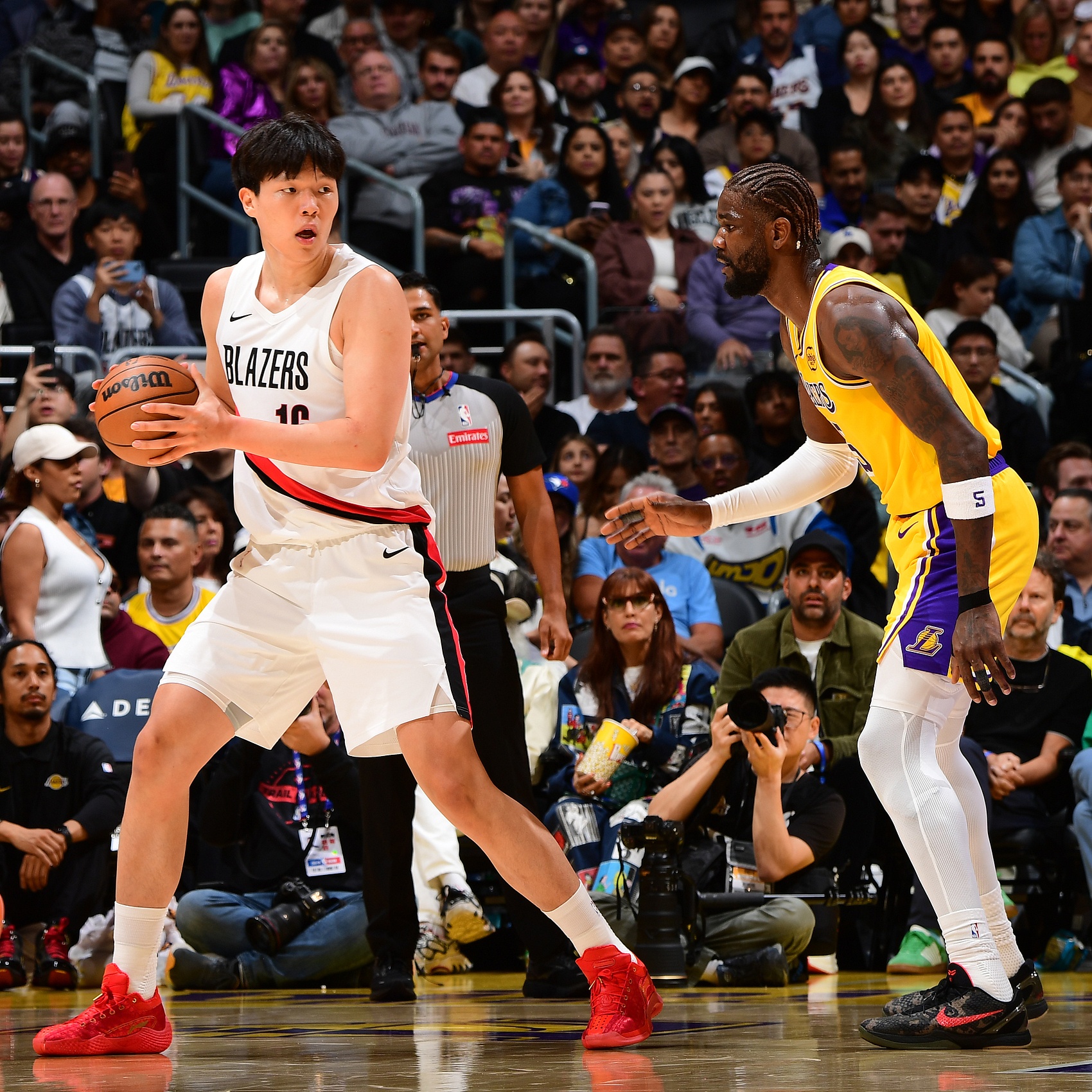 孟菲斯灰熊发布备战花絮;加时末段主帅复盘;NBA常规赛任务艰巨;年轻球员得到机会的简单介绍 孟菲斯灰熊发布备战花絮;加时末段主帅复盘;NBA常规赛任务艰巨;年轻球员得到机会的简单介绍