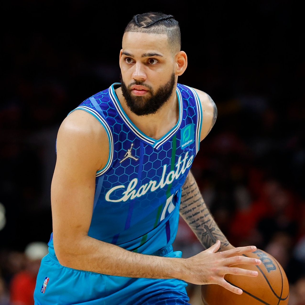 关于赛后体能课后，夏洛特黄蜂队长鼓劲备战欧超杯，管理层满意，资深球员宣示担当的信息