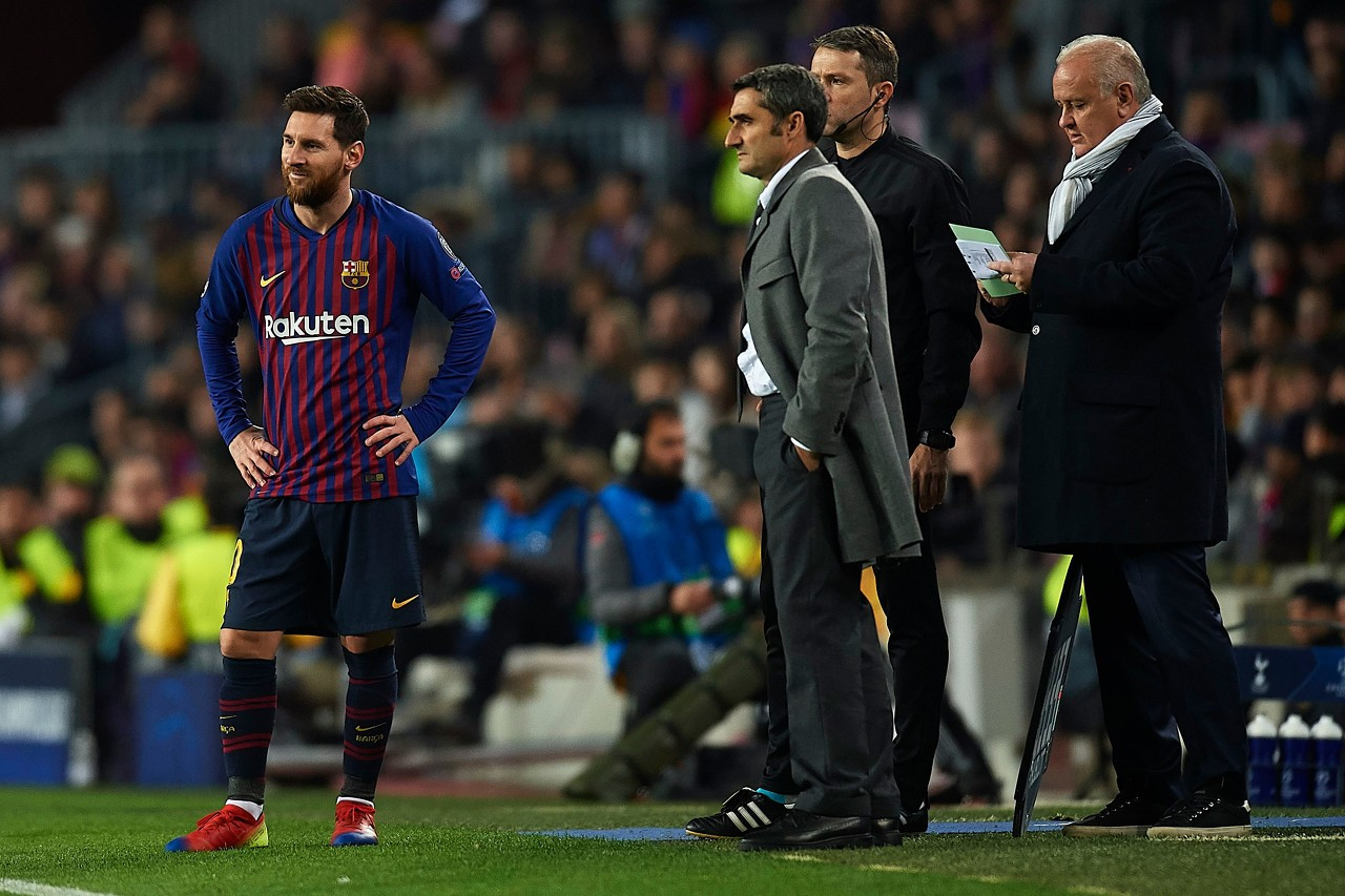 关于深圳男篮训练开放日；赛前官宣签约引欢呼；西甲在即；数据趋势出现新变化的信息