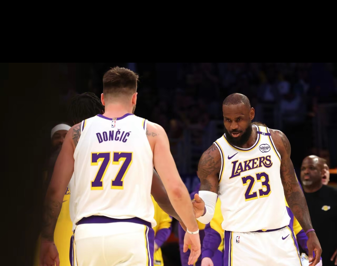 关于洛杉矶湖人训练开放日，今夜官宣签约引欢呼，CBA常规赛在即，球探报告显示潜力的信息