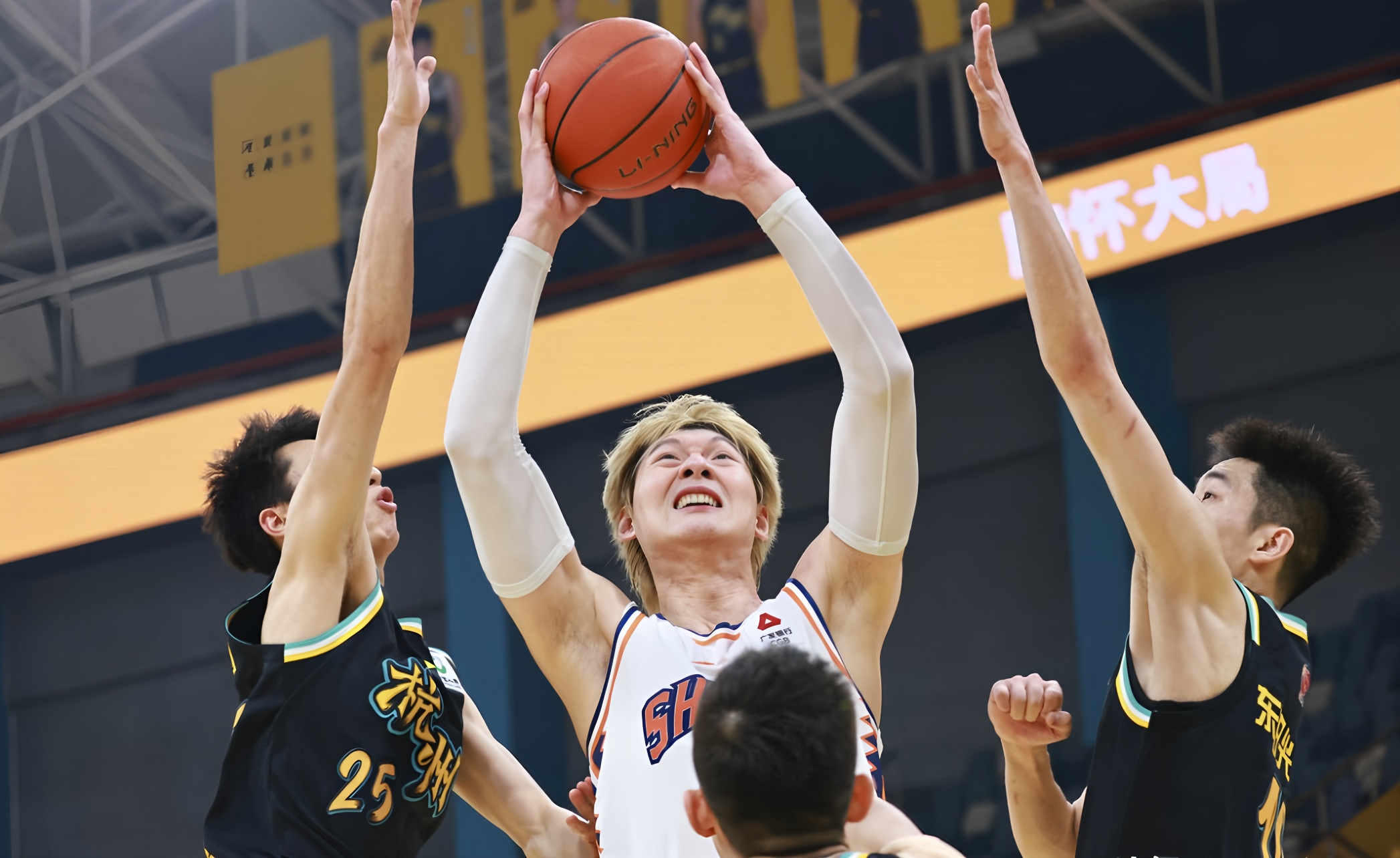 转会期巴黎圣日耳曼备战法国杯波士顿凯尔特人围绕CBA季后赛门线救险，风云突变金州勇士今晚止住颓势瞬间刷屏的简单介绍